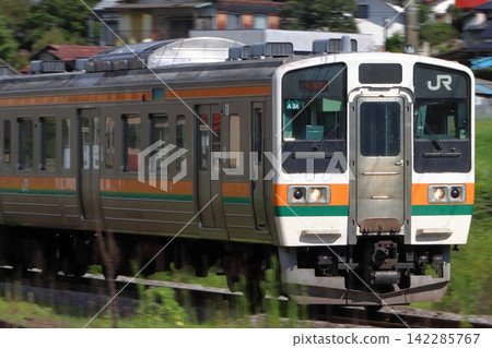 Joetsu Line 211 series train (4-car formation: Takasaki ⇔ Minakami) 142285767