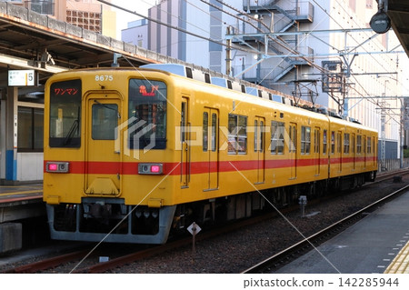 [TS] Tobu Kameido Line 8000 series train (revival livery - yellow) 142285944