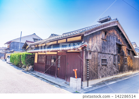[Important Preservation District for Groups of Traditional Buildings] Spring Scenery of Shinmachi Street, Hachiman, Omihachiman City, Shiga Prefecture (16) 142286514