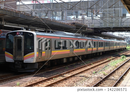 Shinetsu Main Line E129 Series Train (Rapid: Nagaoka to Niigata) Shinetsu Main Line E129 Series Train (Rapid: Nagaoka to Niigata) 142286571