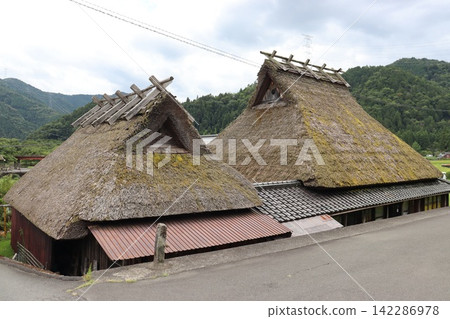 Fresh green scenery of the thatched-roof village in Miyama, Kyoto Prefecture Fresh green scenery of the thatched-roof village in Miyama, Kyoto Prefecture 142286978