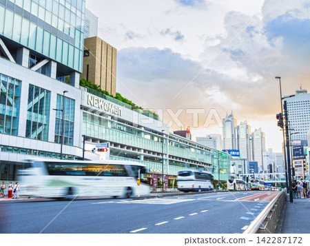 Shinjuku Station South Exit, Tokyo, summer evening Shinjuku Station South Exit, Tokyo, summer evening 142287172