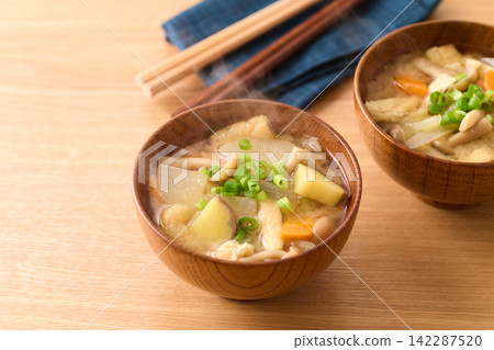 Many kinds of miso soup Many kinds of miso soup 142287520