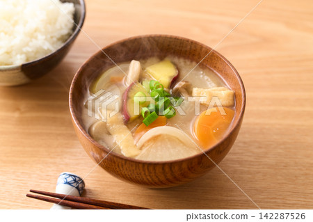 Many kinds of miso soup 142287526