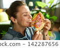 Relaxed Lunch Break with Pizza Snack 142287656