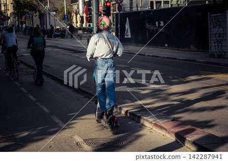 A street view of Tel Aviv 142287941