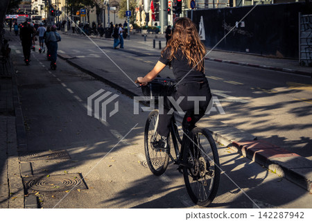A street view of Tel Aviv 142287942