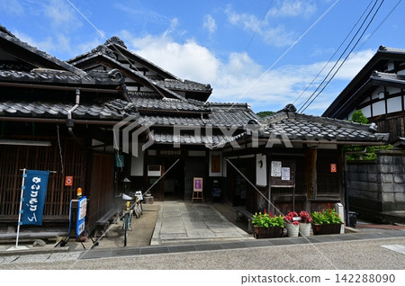Exterior view of Kashiwabara-juku Historical Museum (Shiga Prefecture) 142288090