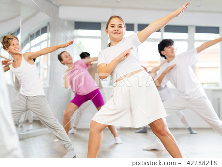 Girl teen teaches energetic mobile social house dance together with friends Girl teen teaches energetic mobile social house dance together with friends 142288218