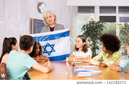 students listen to teacher who talks about Israel students listen to teacher who talks about Israel 142288271