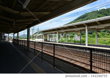 Samegai Station (Tokaido Main Line platform) Samegai Station (Tokaido Main Line platform) 142288735