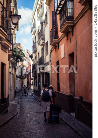 Tourism Dynamics: The Economic Engine of the City Center 142288866