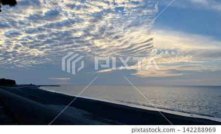 Sunset at the Jade Coast (Miyazaki Coast, Asahi Jade Coast) 142288969