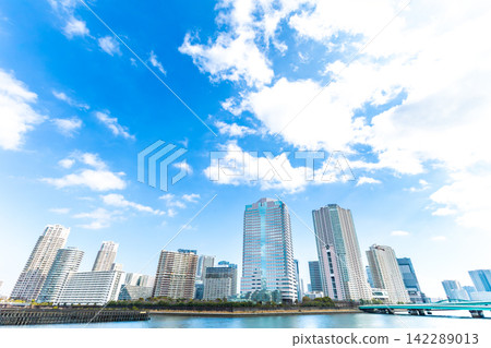 A landscape lined with office buildings and high-rise apartments. A landscape lined with office buildings and high-rise apartments. 142289013