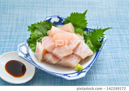 Diced swordfish sashimi Diced swordfish sashimi 142289172