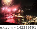 Splendid fireworks blooming on the sea 142289591