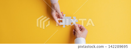 Conceptual image of teamwork and cooperation Conceptual image of teamwork and cooperation 142289695