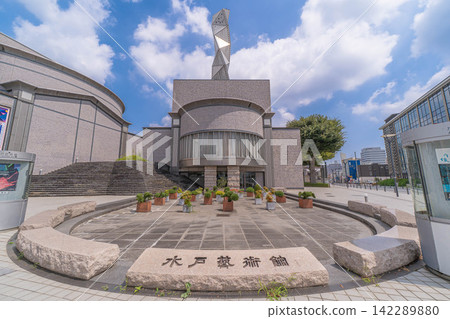 Exterior view and symbol tower of the Mito Art Museum [Goken-cho, Mito City, Ibaraki Prefecture] 142289880