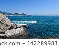 [Kitakyushu City, Fukuoka Prefecture] View of the Suo Sea and the waves of Hayatomo Strait from the rocky shore of Mojisaki. 142289983