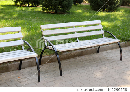 bench in the park bench in the park 142290358