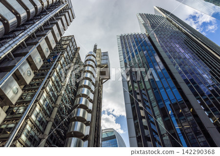 Modern skyscrapers in London financial district Modern skyscrapers in London financial district 142290368