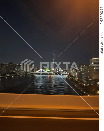從Oosan橋樑看的夜視圖 從Oosan橋樑看的夜視圖 142290934