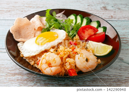 Nasi goreng  142290948