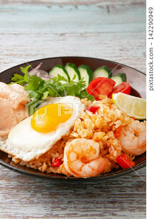 Nasi goreng Nasi goreng 142290949