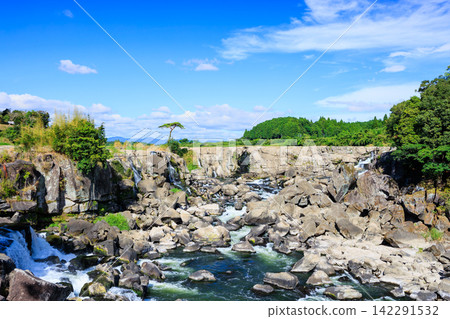 Sogi Falls during a period of low water levels due to extreme heat, Isa City, Kagoshima Prefecture Sogi Falls during a period of low water levels due to extreme heat, Isa City, Kagoshima Prefecture 142291532