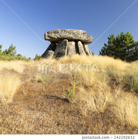 Dolmen Anta de Fonte Coberta near Alijo, Vila Cha, Portugal Dolmen Anta de Fonte Coberta near Alijo, Vila Cha, Portugal 142292632