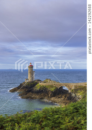Fort du Minou lighthouse standing on rocky coast of Brittany in France 142292688
