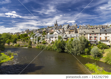 Saint Come d'Olt villlage along Lot River, Occitanie, France Saint Come d'Olt villlage along Lot River, Occitanie, France 142292790