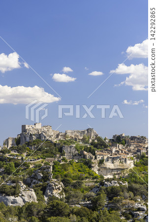 Medieval castle and village, Les Baux-de-Provence, Alpilles mountains, Provence, France Medieval castle and village, Les Baux-de-Provence, Alpilles mountains, Provence, France 142292865