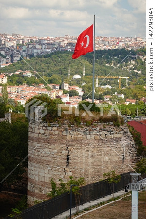 Landscape of Istanbul (Türkiye) 142293045