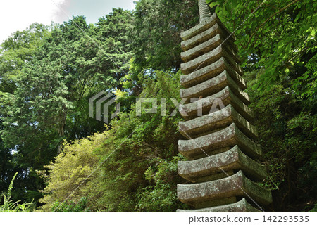 Iwafune-ji Temple, Thirteen-Storied Stone Pagoda (Kizugawa City, Kyoto Prefecture) Iwafune-ji Temple, Thirteen-Storied Stone Pagoda (Kizugawa City, Kyoto Prefecture) 142293535
