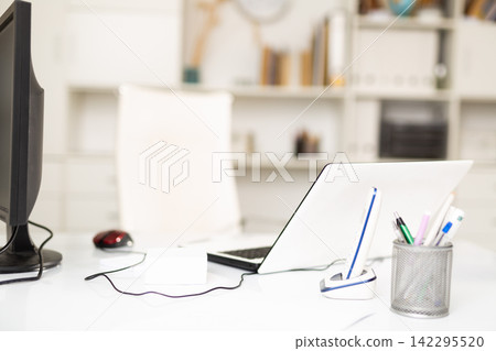 Image of the workplace in the office Image of the workplace in the office 142295520