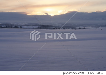 The dawn sky and snow-covered hills The dawn sky and snow-covered hills 142295832
