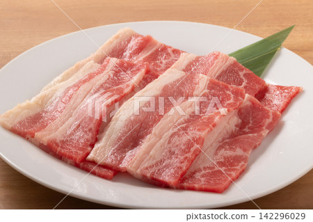 【美國牛肉】用於日式烤肉的薄切牛小排(kalbi) 【美國牛肉】用於日式烤肉的薄切牛小排(kalbi) 142296029