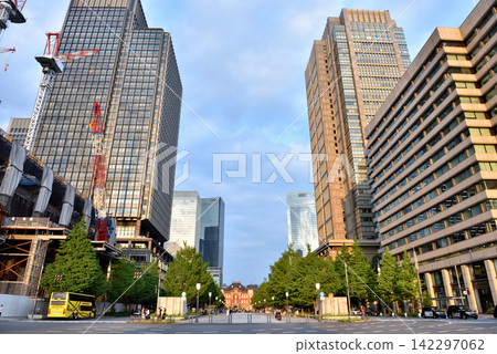 Under a clear blue sky, Gyoko-dori Street is covered in greenery. Under a clear blue sky, Gyoko-dori Street is covered in greenery. 142297062