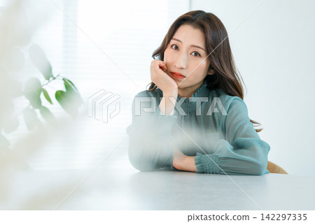 Beauty and self-care for adult women (women in their 40s, 50s, and older women) Beauty and self-care for adult women (women in their 40s, 50s, and older women) 142297335