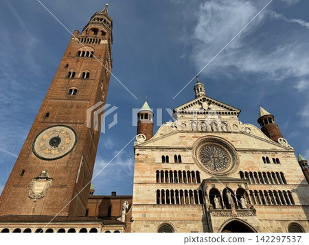 The Cathedral and Bell Tower of Cremona, the City of Violins The Cathedral and Bell Tower of Cremona, the City of Violins 142297537