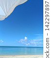 A quiet beach on the west coast of Okinawa Prefecture, September, from under a white parasol 142297897