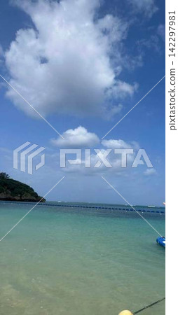 A private beach on the west coast of Okinawa Prefecture, with clear waters in April. A private beach on the west coast of Okinawa Prefecture, with clear waters in April. 142297981