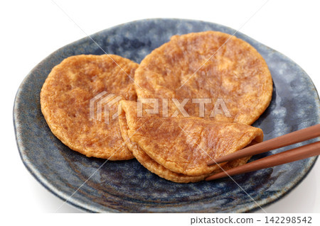 Wetting rice cracker Wetting rice cracker 142298542