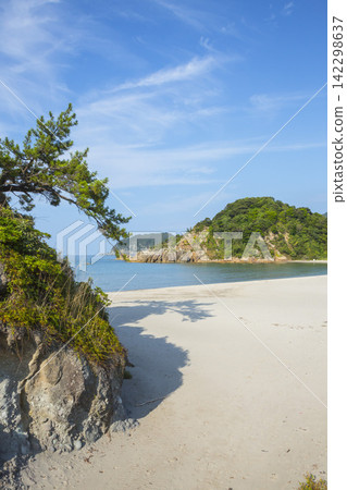 鳥取縣浦留海岸,郝海岸的夏季景色 鳥取縣浦留海岸,郝海岸的夏季景色 142298637