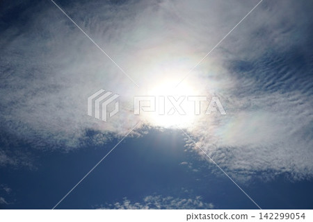 天空反射太陽光 天空反射太陽光 142299054