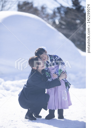 Graduation children Graduation children 142299074
