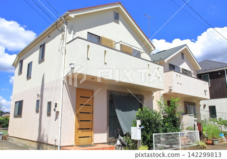 Newly built house Newly built house 142299813