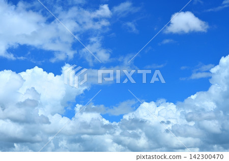 夏天的藍天白雲 夏天的藍天白雲 142300470