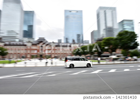 A white van was seen driving in front of the Marunouchi South Exit of Tokyo Station. A white van was seen driving in front of the Marunouchi South Exit of Tokyo Station. 142301410